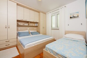 1 habitación, escritorio, wifi gratis y ropa de cama 