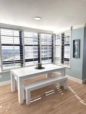 Dining - Stunning corner unit on 14th floor with wrap around balcony in Marco Island. (Marco Island)