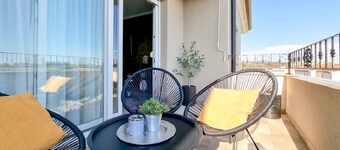 Pintoresco piso de dos plantas con moderno diseño interior