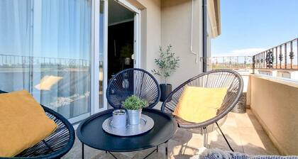 Pintoresco piso de dos plantas con moderno diseño interior