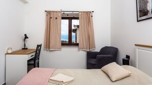 1 chambre, fer et planche Ă repasser, Wi-Fi gratuit, draps fournis