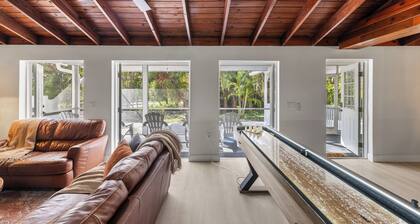 Ultimate Farmhouse Getaway: Shuffleboard, Lounge, Fire-pit & More!