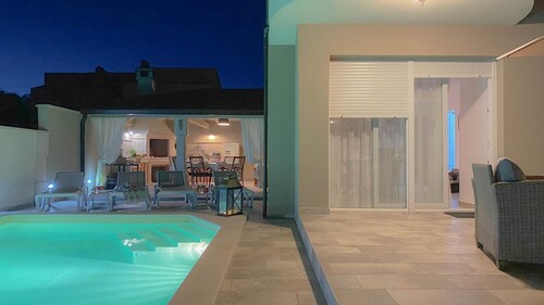 Fantastic casa with two barbecues, private pool, washing machine, tumble dryer