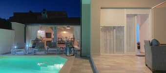 Fantastic casa with two barbecues, private pool, washing machine, tumble dryer