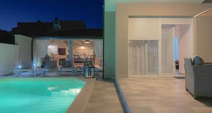 Fantastic casa with two barbecues, private pool, washing machine, tumble dryer