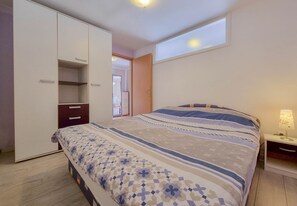 1 slaapkamer, een bureau, gratis wifi, beddengoed