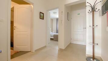 1 habitación, escritorio, wifi gratis y ropa de cama