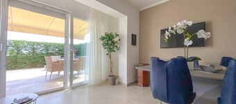 Mediterranean flat with private terrace, sun loungers, private car park, WiFi