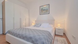 2 bedrooms, desk, free WiFi, bed sheets