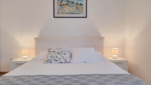 2 bedrooms, desk, free WiFi, bed sheets - New flat with private terrace, stone barbecue, private car park, WiFi (Novigrad)