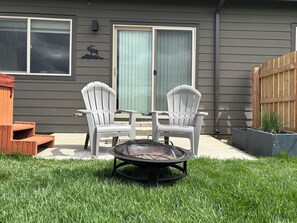 Terrace/patio - Charming 3-bedroom house with Hot Tub in Donnelly (Donnelly)