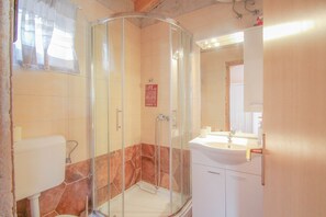 Shower, towels