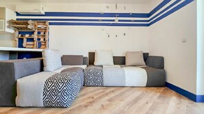 Interior - Idyllic flat with sea view, pool, barbecue, washing machine, private car park (Novigrad)