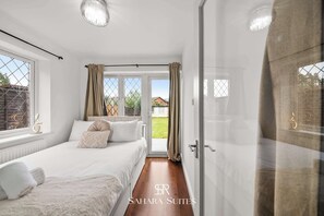 6 Schlafzimmer, Bügeleisen/Bügelbrett, Reisekinderbett, WLAN