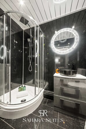 Shower, hair dryer, towels