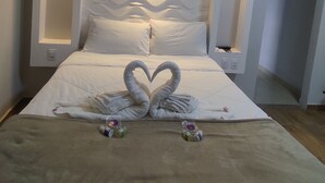 Classic Double Room, 1 Queen Bed, Air conditioning, Pool View