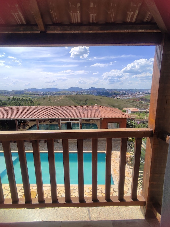 Classic Double Room, 1 Queen Bed, Air conditioning, Pool View | Individually decorated, individually furnished, desk, laptop workspace - Pousada Hilário (São João del Rei)