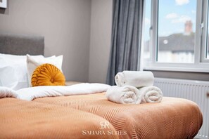 5 habitaciones, tabla de planchar con plancha, cuna de viaje y wifi