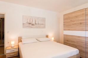 2 camere, una scrivania, Wi-Fi gratuito, lenzuola