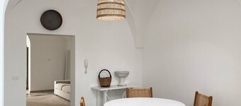 The Roof House: very comfortable house with a minimal style.