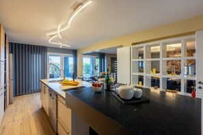 Fridge, stovetop, dishwasher, coffee/tea maker - Extravagant flat with whirlpool, lounge area, barbecue, washing machine (Crikvenica)