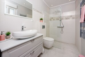 Shower, towels