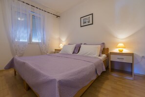 2 bedrooms, desk, free WiFi, bed sheets