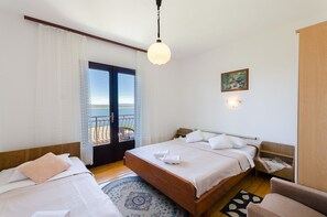 3 bedrooms, desk, free WiFi, bed sheets