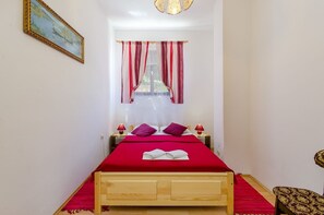 2 bedrooms, desk, free WiFi, bed sheets