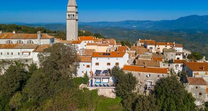 Beeindruckendes Apartment mit Panoramablick, Pool, Privatparkplatz, Grill