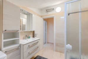 淋浴設備、免費梳洗用品、風筒、提供毛巾