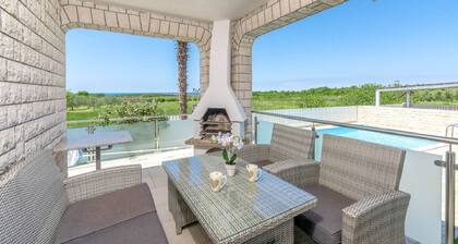 Sunny holiday home with sea views, private pool, barbecue - dog-friendly