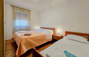 1 slaapkamer, een bureau, gratis wifi, beddengoed