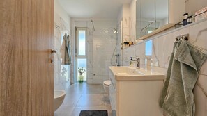 Shower, towels