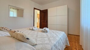 2 soverom, skrivebord, wi-fi (inkludert) og sengetøy