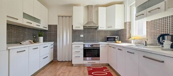 Mediterranean vacation home with private garden, barbecue area, washing machine - dog-friendly