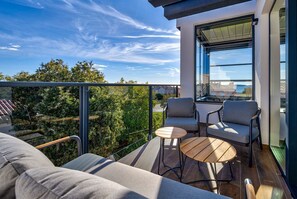 Property grounds - Stunning villa just 150 meters to the beach with heated private pool (Medulin)