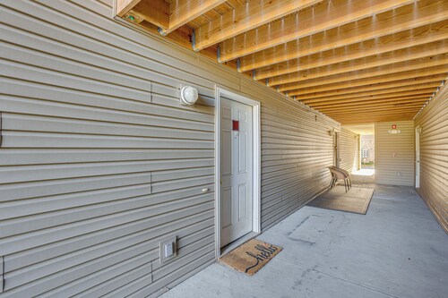 3 Mi to Wvu: Condo w/ Deck in Morgantown