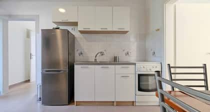 Picturesque apartment only 400 meters to the beach with terrace, barbecue, private parking