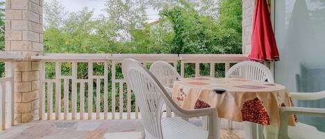 تناول الطعام بالخارج