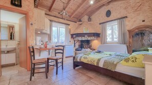 1 bedroom, desk, free WiFi, bed sheets