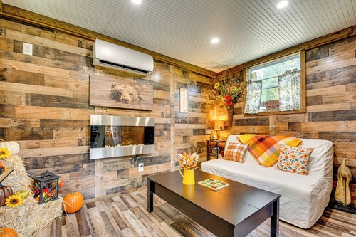 Creek Access, Fire Pit & Grill: Summerville Studio