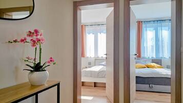 3 bedrooms, desk, free WiFi, bed sheets