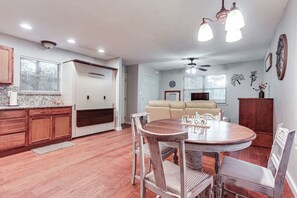 Apartment (0 Bedroom) | Interior - Cabin w/ Hot Tub in Valley View: Pets Welcome! (Valley View)