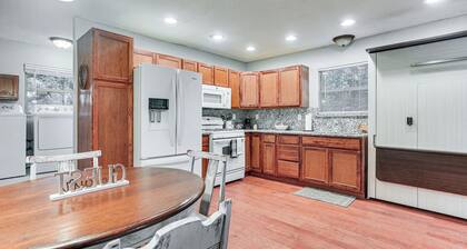 Cabin w/ Hot Tub in Valley View: Pets Welcome!
