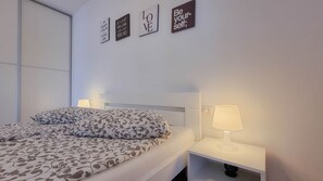 1 slaapkamer, een bureau, gratis wifi, beddengoed