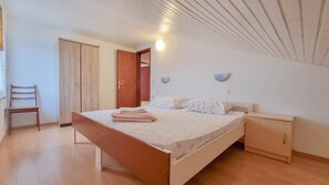 4 slaapkamers, een bureau, gratis wifi, beddengoed