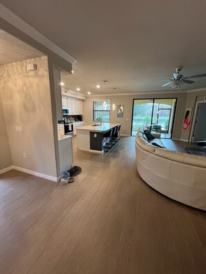 Interior - Bonita National Coach home, offers endless amenities for everyone (Bonita Springs)