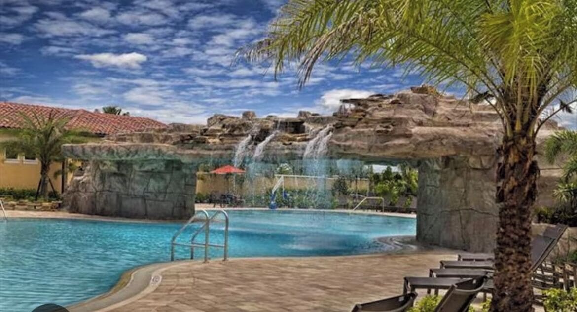 Et oppvarmet basseng