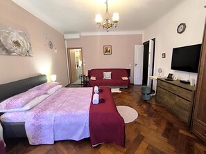 1 chambre, bureau, accès au Wi-Fi (inclus), literie fournie